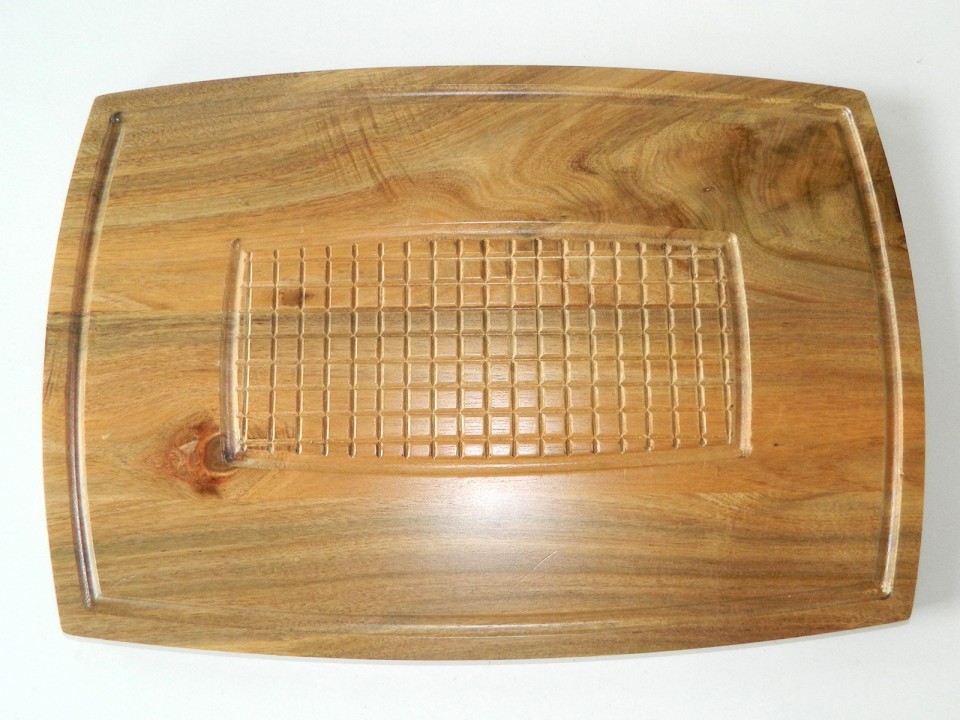 Exquisite Acacia Wood Chopping Board with Juice Groove and Carving Grid - Durable Kitchenware